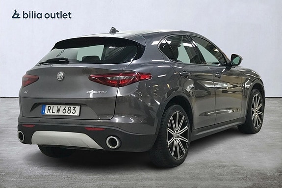 Alfa Romeo Stelvio 5 of 5