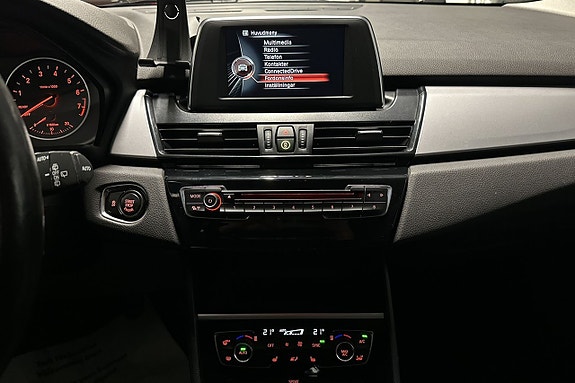 BMW 218 12 of 17