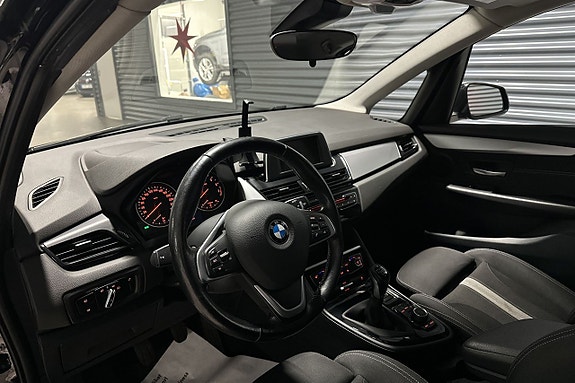 BMW 218 7 of 17