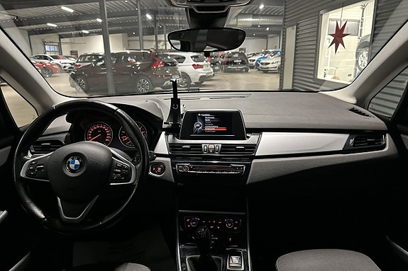 BMW 218 8 of 17