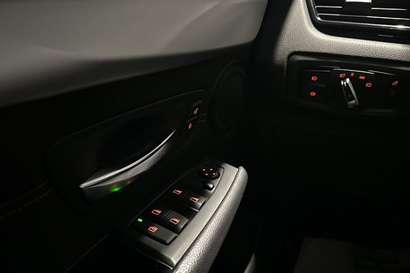 BMW 218 13 of 17