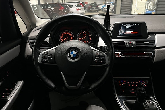 BMW 218 10 of 17