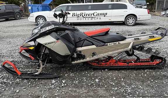 Ski-Doo Summit 850X expert Turbo 154” -22  "Ny motor"