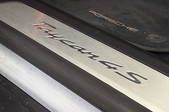 Porsche Taycan 4S 12 of 30