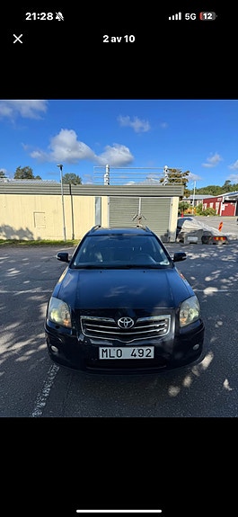 Toyota Avensis 2 of 5