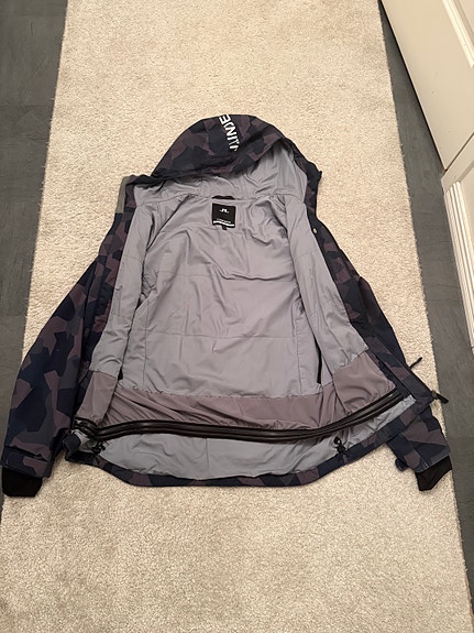 Product image 1 of 8