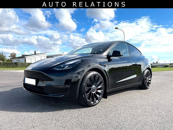 Tesla Model Y 2 of 10
