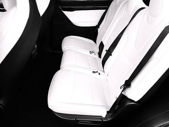 Tesla Model X 8 of 9