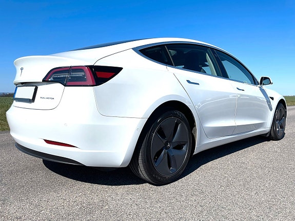 Tesla Model 3 5 of 9