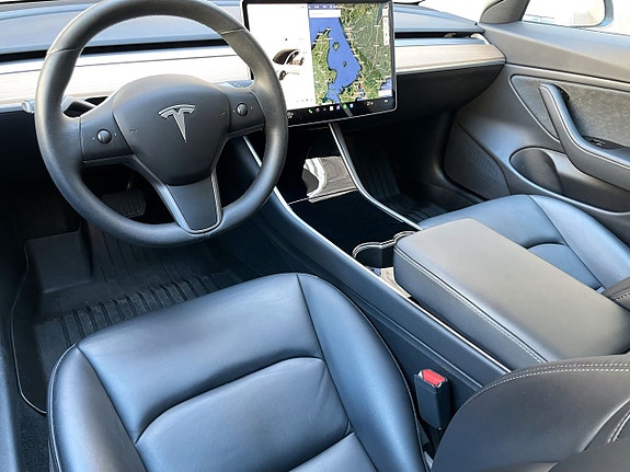 Tesla Model 3 6 of 9