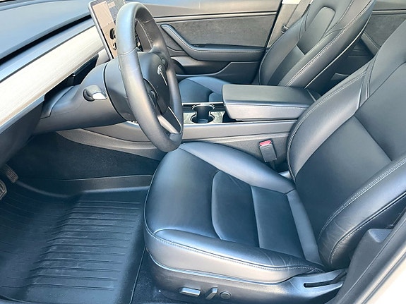 Tesla Model 3 3 of 9