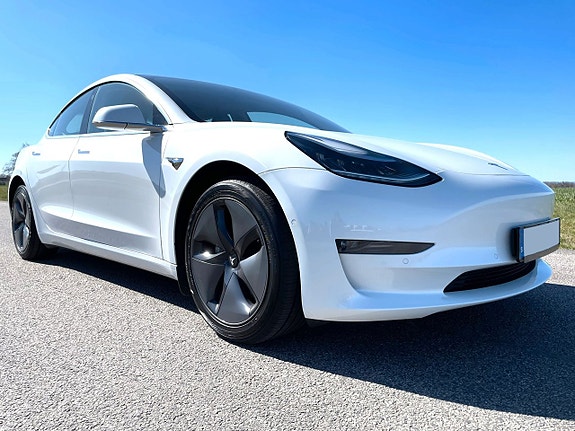 Tesla Model 3 4 of 9