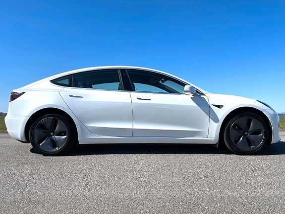 Tesla Model 3 8 of 9