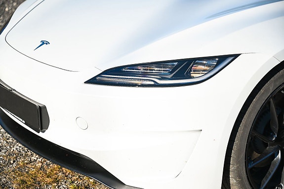 Tesla Model 3 6 of 27