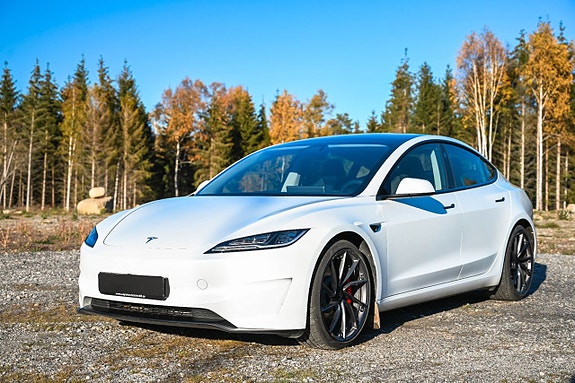 Tesla Model 3 5 of 5