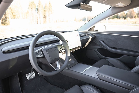 Tesla Model 3 10 of 27