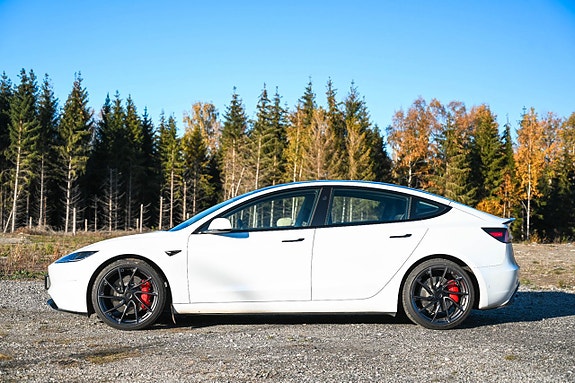 Tesla Model 3 2 of 5