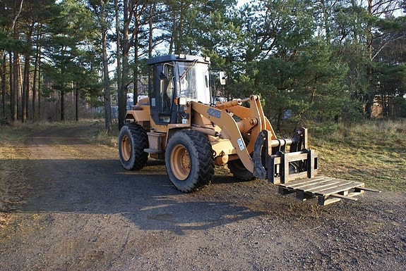 Volvo CASE 2 of 10