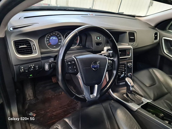 Volvo V60 12 of 12