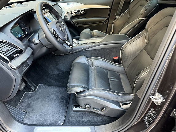 Volvo XC90 8 of 10