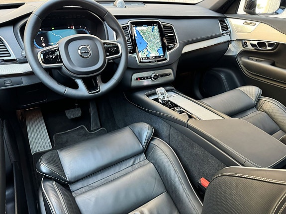 Volvo XC90 4 of 10