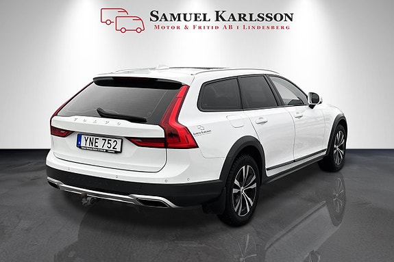 Volvo V90 Cross Country 3 of 5