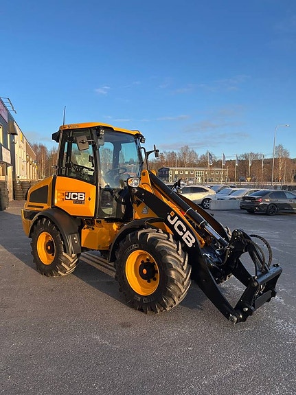 JCB 409 T5 Nordic Edition 4 of 5