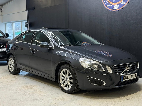 Volvo S60 2 of 5