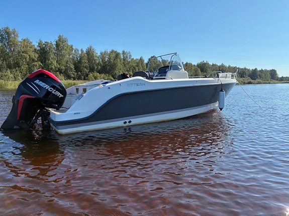 Uttern S62 Mercury F150 Verado 2013