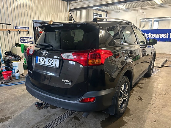 Toyota RAV4 4 of 5