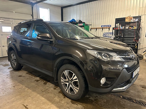 Toyota RAV4 2 of 5