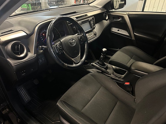 Toyota RAV4 5 of 5