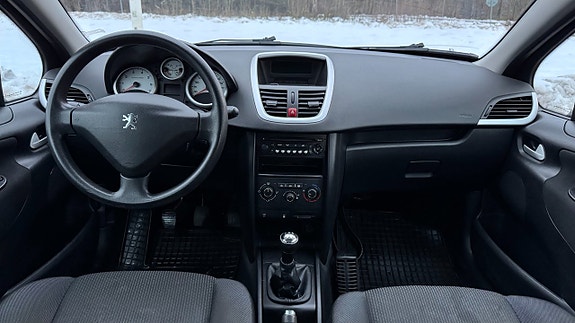 Peugeot 207 8 of 9
