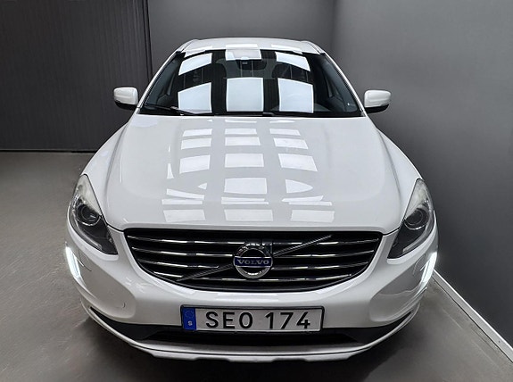 Volvo XC60 2 of 22