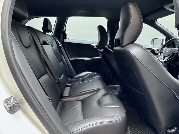 Volvo XC60 14 of 22