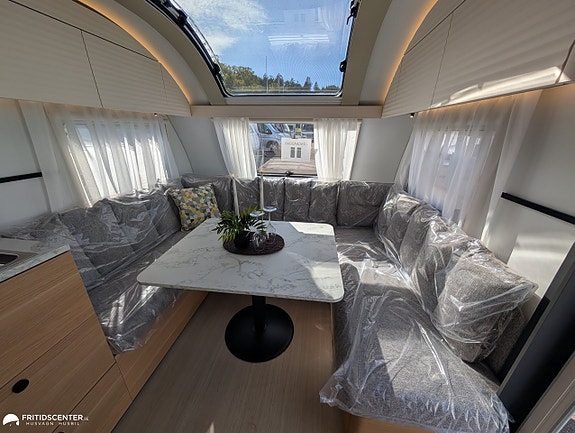 Adria ADORA 663 UT *Rymlig / Året runt / Långbäddar 4 of 21