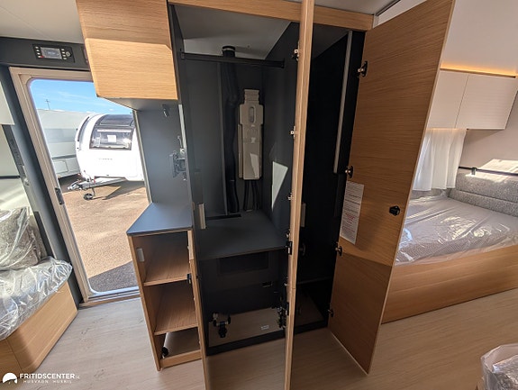 Adria ADORA 663 UT *Rymlig / Året runt / Långbäddar 16 of 21