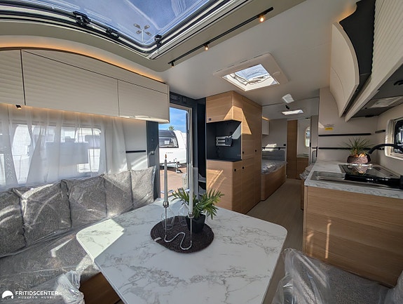 Adria ADORA 663 UT *Rymlig / Året runt / Långbäddar 8 of 21