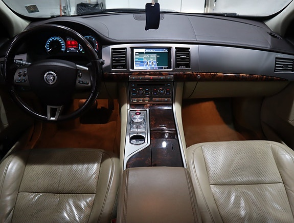 Jaguar XF 11 of 20