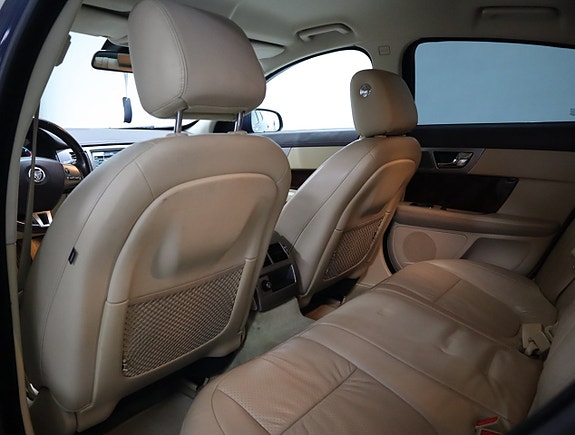 Jaguar XF 10 of 20