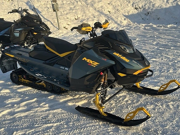 Ski-Doo MXZ X-RS Competiton 850 E-Tec Turbo R *HUB -26 2 of 5