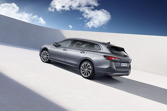 Skoda Superb 2 of 3