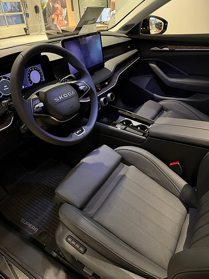 Skoda Superb 3 of 5