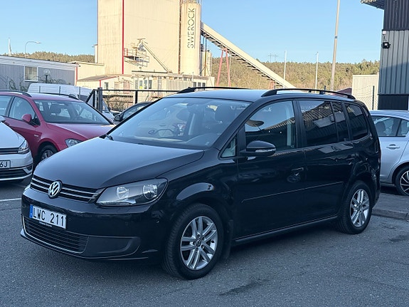 Volkswagen Touran 4 of 5