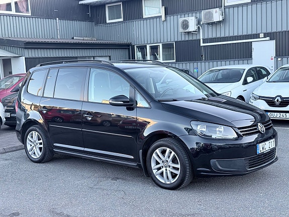 Volkswagen Touran 2 of 5