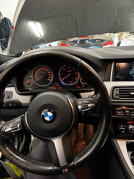 BMW 520d 3 of 5