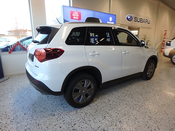 Suzuki Vitara 2 of 5