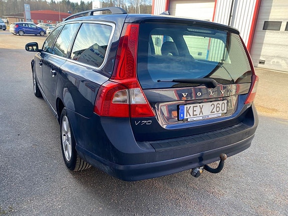 Volvo V70 3 of 5