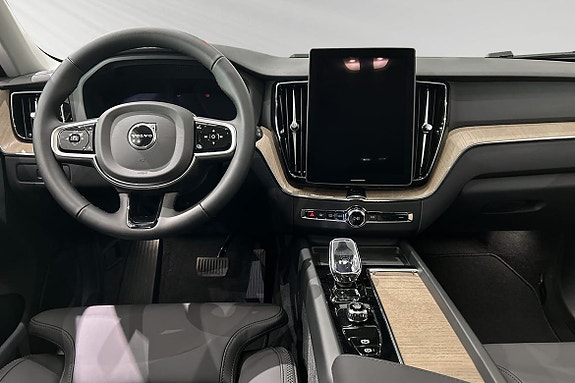 Volvo XC60 8 of 17