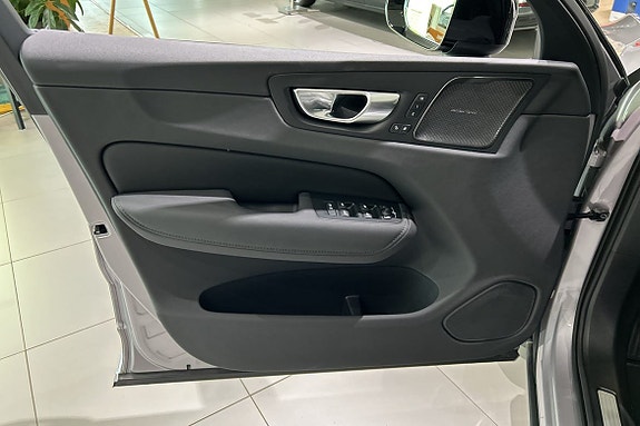Volvo XC60 12 of 17